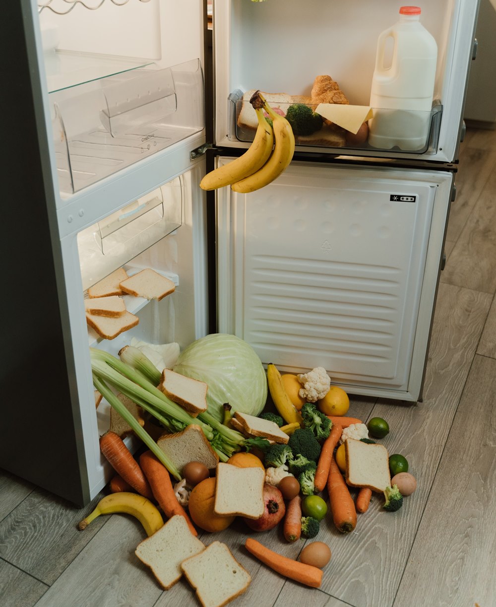 خطوات تنظيف الثلاجة وترتيبها والتخلص من الرائحة الكريهة
